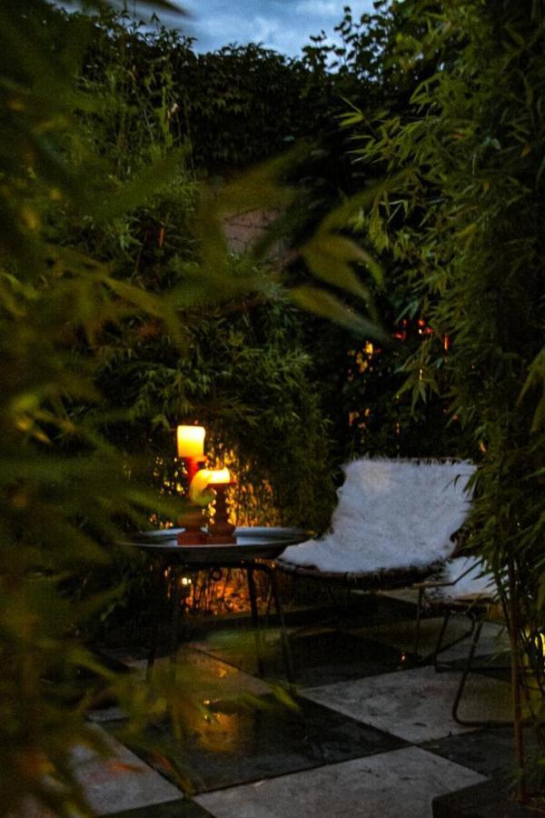 Bed&Breakfast Tussen De Poorten กัมเปิน ภายนอก รูปภาพ
